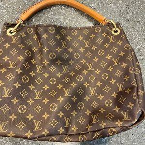 Excellent condition Louis Vuitton Artsy